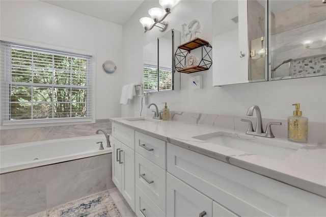 422 GOLD CREST Drive, Dahlonega, GA 30533
