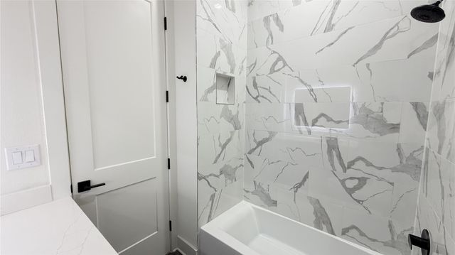 4722 Old Spanish Trail B301, Houston, TX 77021