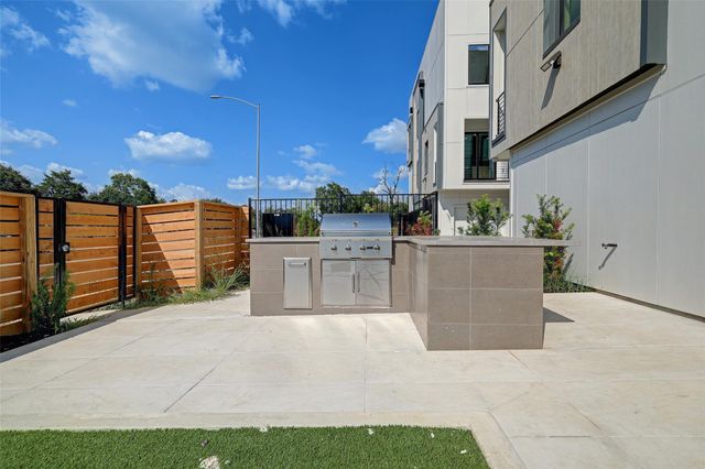 4722 Old Spanish Trail B301, Houston, TX 77021