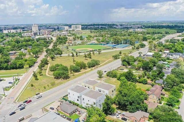 4722 Old Spanish Trail B301, Houston, TX 77021