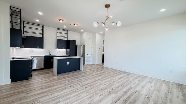 4722 Old Spanish Trail B301, Houston, TX 77021