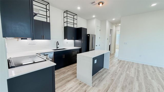 4722 Old Spanish Trail B301, Houston, TX 77021