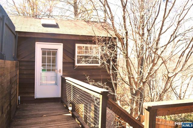 38 Mountain Trail, Sandyston, NJ 07826