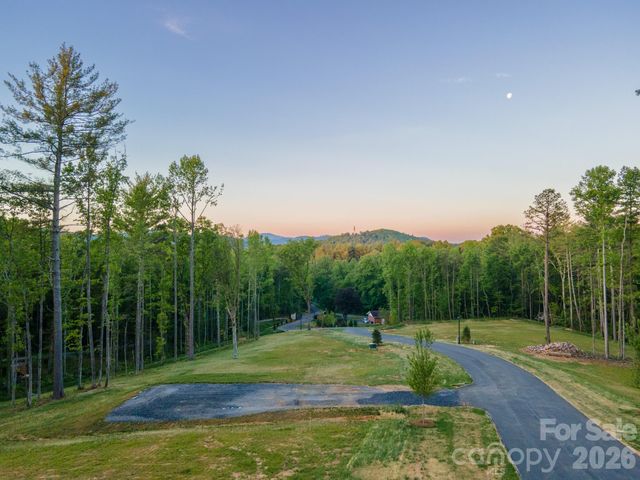 433 Irvine Drive, Fairview, NC 28730