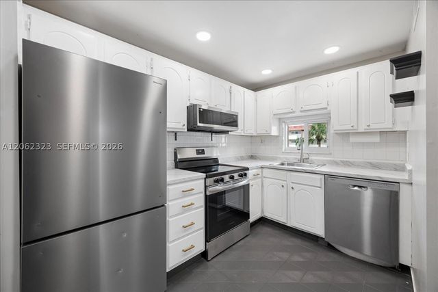 800 S Hollybrook Dr 205, Pembroke Pines, FL 33025