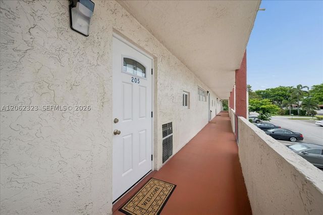 800 S Hollybrook Dr 205, Pembroke Pines, FL 33025
