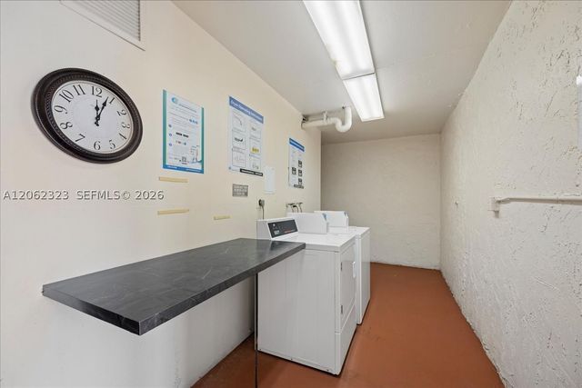 800 S Hollybrook Dr 205, Pembroke Pines, FL 33025