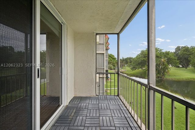 800 S Hollybrook Dr 205, Pembroke Pines, FL 33025