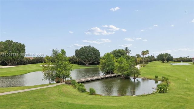 800 S Hollybrook Dr 205, Pembroke Pines, FL 33025