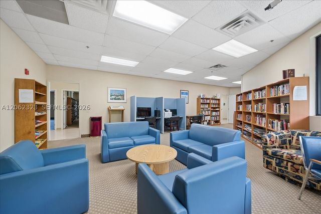 800 S Hollybrook Dr 205, Pembroke Pines, FL 33025