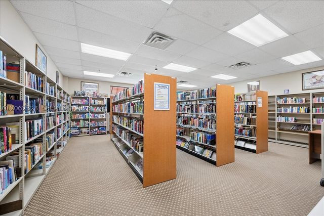 800 S Hollybrook Dr 205, Pembroke Pines, FL 33025