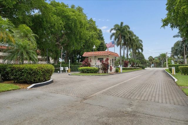 800 S Hollybrook Dr 205, Pembroke Pines, FL 33025