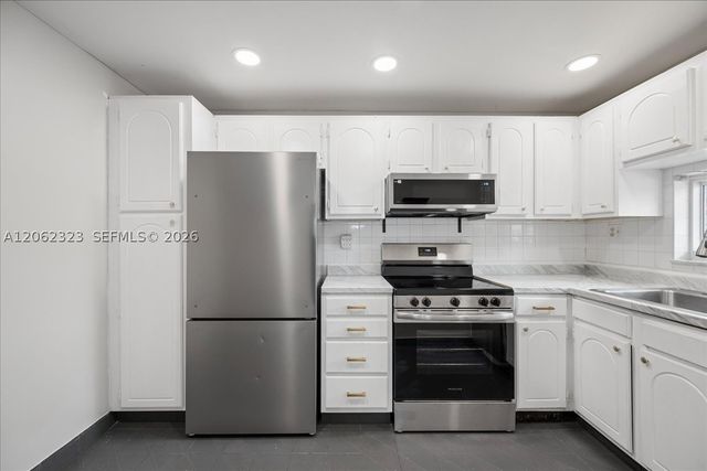 800 S Hollybrook Dr 205, Pembroke Pines, FL 33025