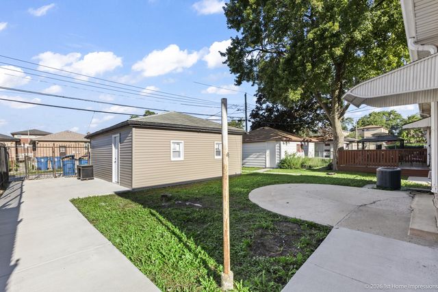 12334 S Loomis Street, Calumet Park, IL 60827