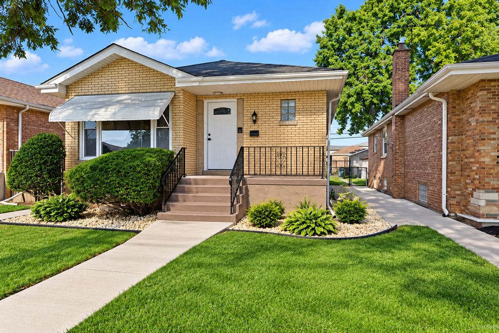 12334 S Loomis Street, Calumet Park, IL 60827