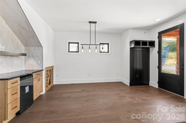 12 S Martha Kate Drive 21, Hendersonville, NC 28792