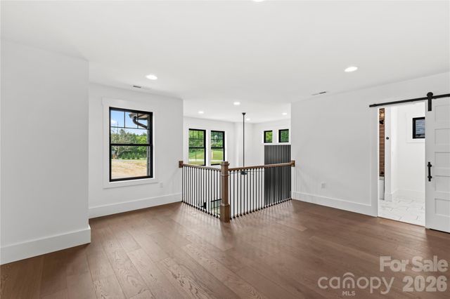 12 S Martha Kate Drive 21, Hendersonville, NC 28792