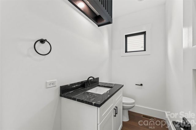 12 S Martha Kate Drive 21, Hendersonville, NC 28792