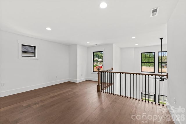 12 S Martha Kate Drive 21, Hendersonville, NC 28792