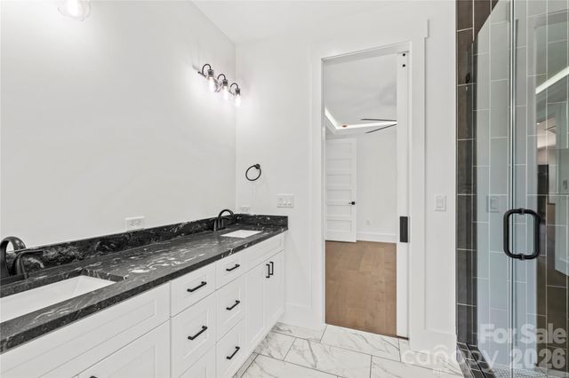 12 S Martha Kate Drive 21, Hendersonville, NC 28792