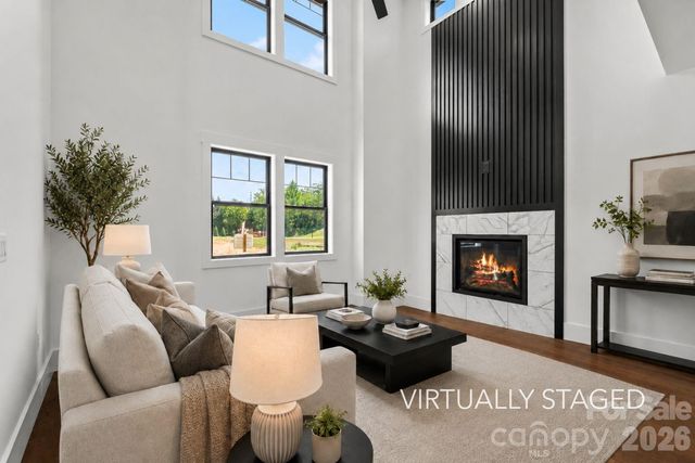 12 S Martha Kate Drive 21, Hendersonville, NC 28792