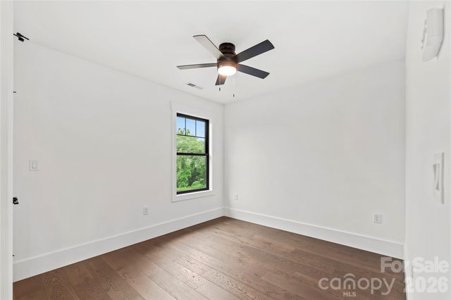 12 S Martha Kate Drive 21, Hendersonville, NC 28792