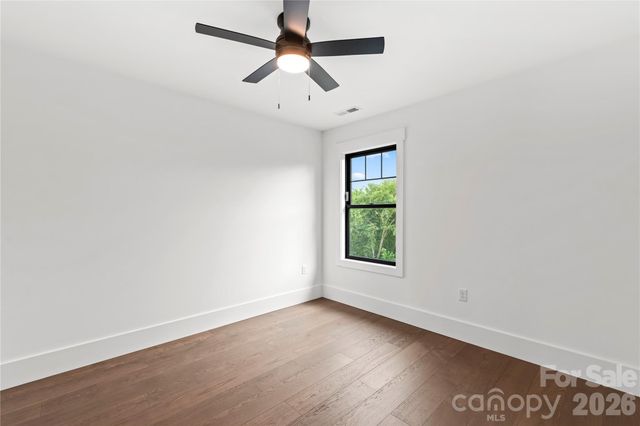 12 S Martha Kate Drive 21, Hendersonville, NC 28792