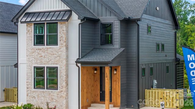 12 S Martha Kate Drive 21, Hendersonville, NC 28792
