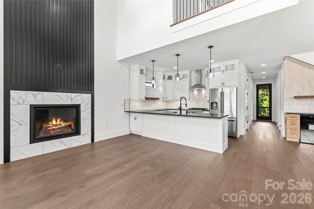 12 S Martha Kate Drive 21, Hendersonville, NC 28792
