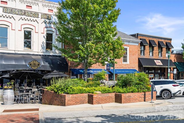 12 S Martha Kate Drive 21, Hendersonville, NC 28792