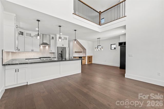 12 S Martha Kate Drive 21, Hendersonville, NC 28792