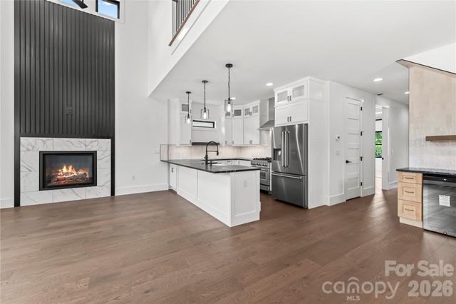 12 S Martha Kate Drive 21, Hendersonville, NC 28792