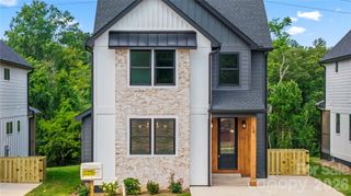 12 S Martha Kate Drive 21, Hendersonville, NC 28792