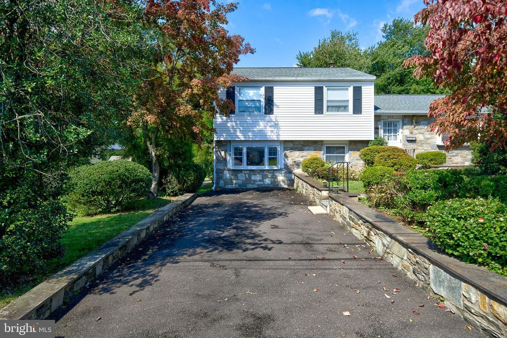694 GLEN RD, WARMINSTER, PA 18974 — photo 2