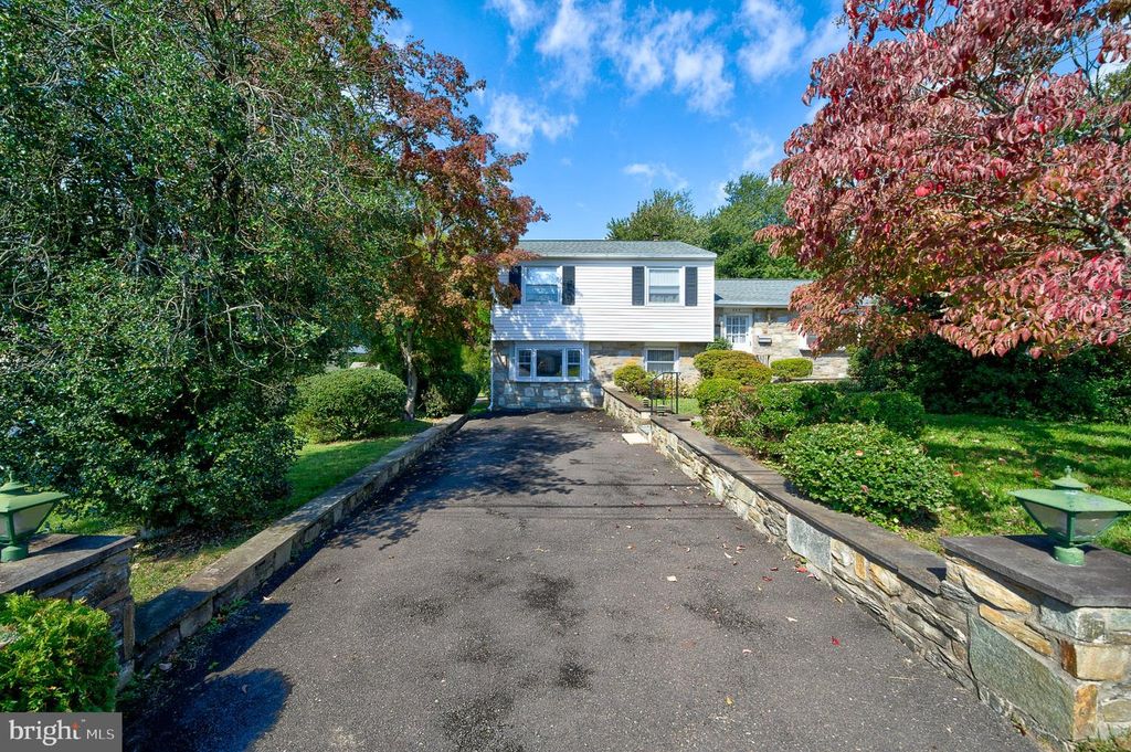 694 GLEN RD, WARMINSTER, PA 18974 — photo 3