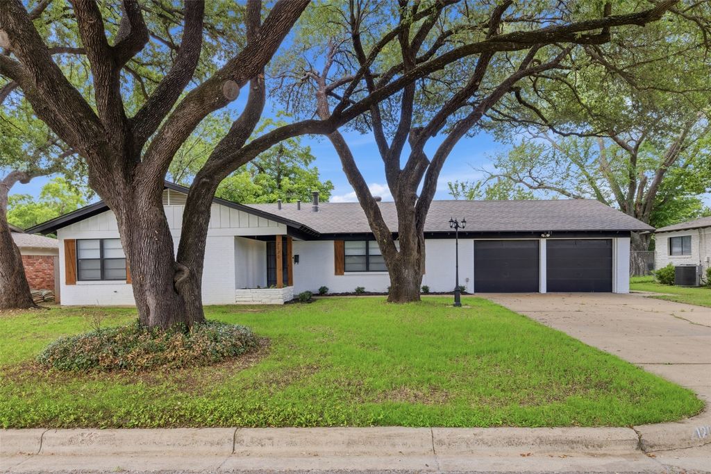 2120 Nottingham Boulevard, Fort Worth, TX 76112