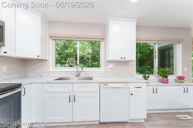 6448 Grand Circle Drive, Brighton, MI 48116
