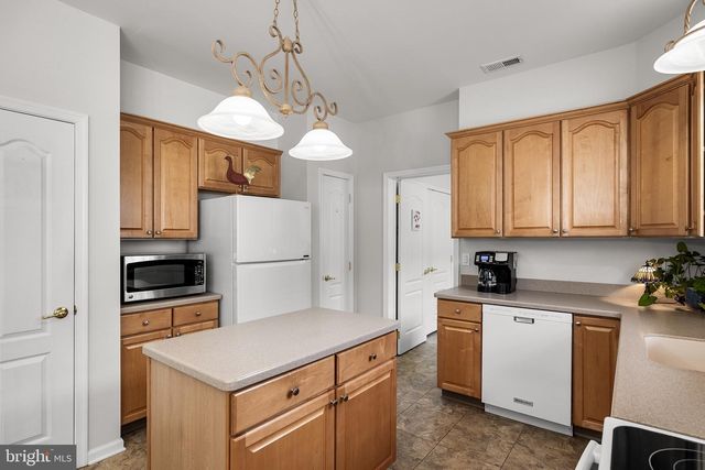 135 PAISLEY PL, Hainesport, NJ 08036