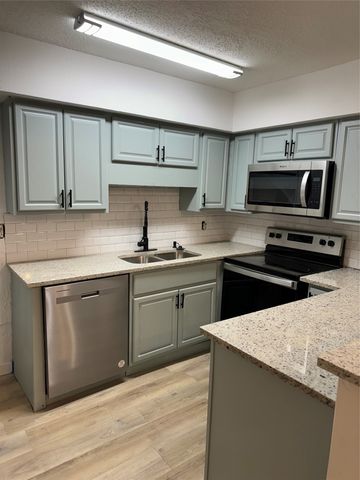5212 Fleetwood Oaks Avenue 102, Dallas, TX 75235