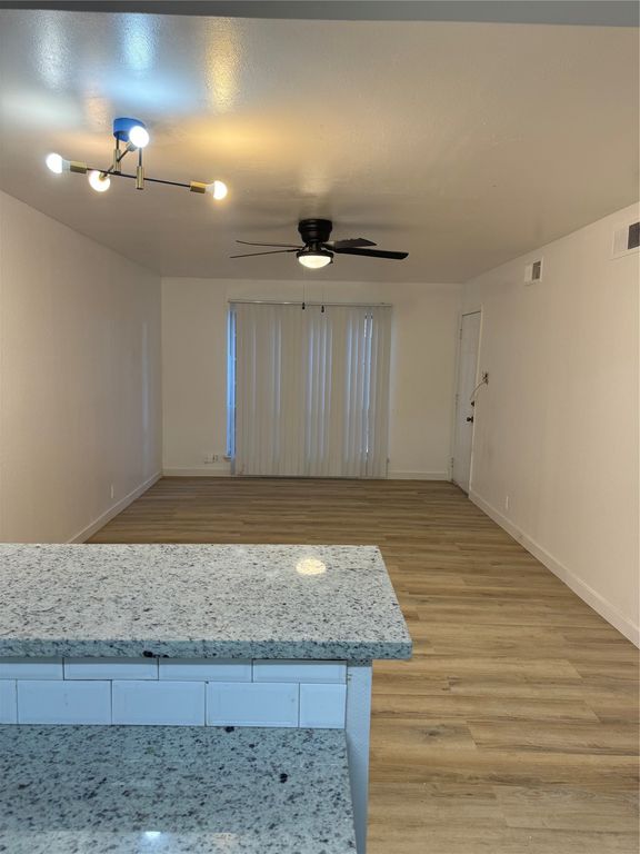 5212 Fleetwood Oaks Avenue 102, Dallas, TX 75235
