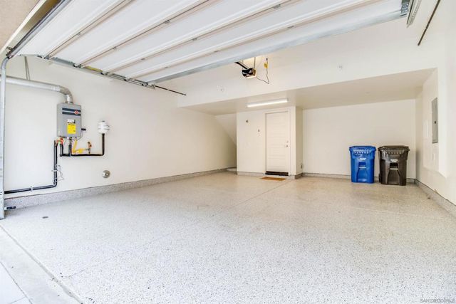 6012 Village Center Loop Rd 35, San Diego, CA 92130