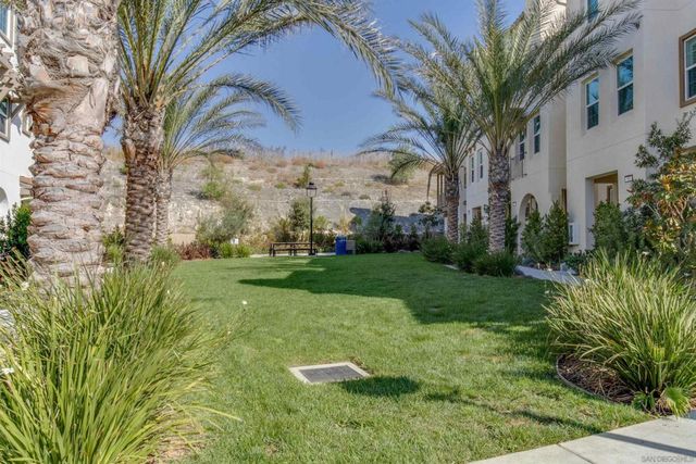 6012 Village Center Loop Rd 35, San Diego, CA 92130