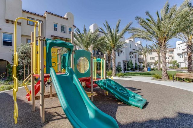 6012 Village Center Loop Rd 35, San Diego, CA 92130