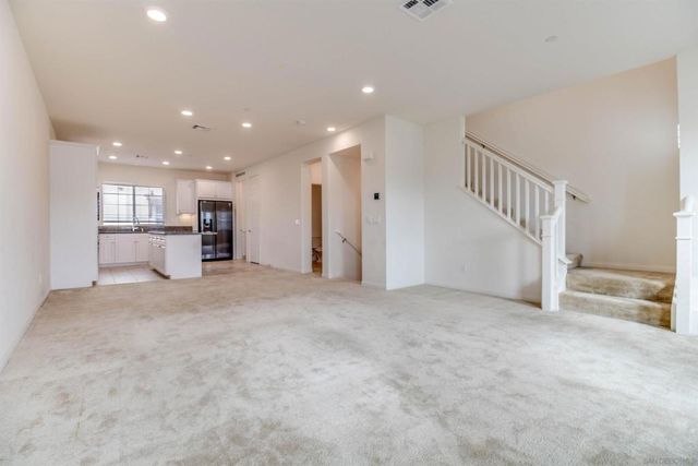 6012 Village Center Loop Rd 35, San Diego, CA 92130