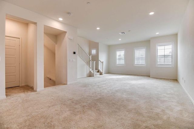 6012 Village Center Loop Rd 35, San Diego, CA 92130