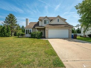 2960 E Country Lane, Frenchtown Twp, MI 48162