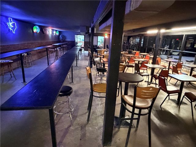3239 W Commerce St, San Antonio, TX 78207