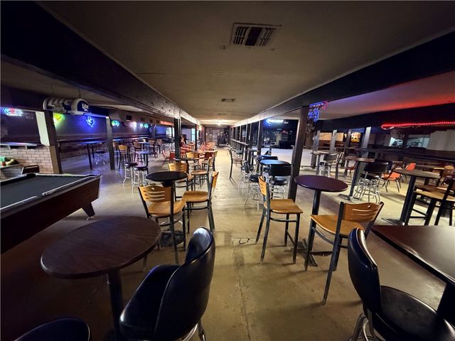 3239 W Commerce St, San Antonio, TX 78207
