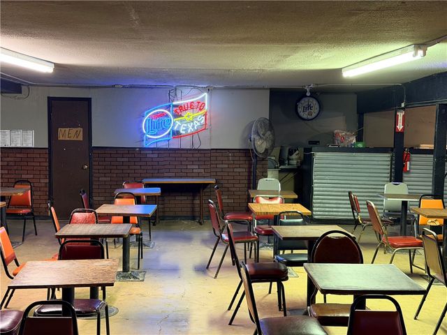 3239 W Commerce St, San Antonio, TX 78207
