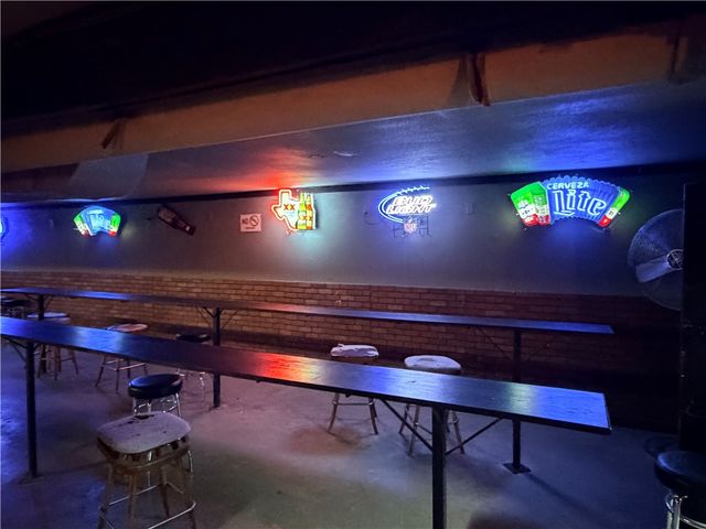 3239 W Commerce St, San Antonio, TX 78207
